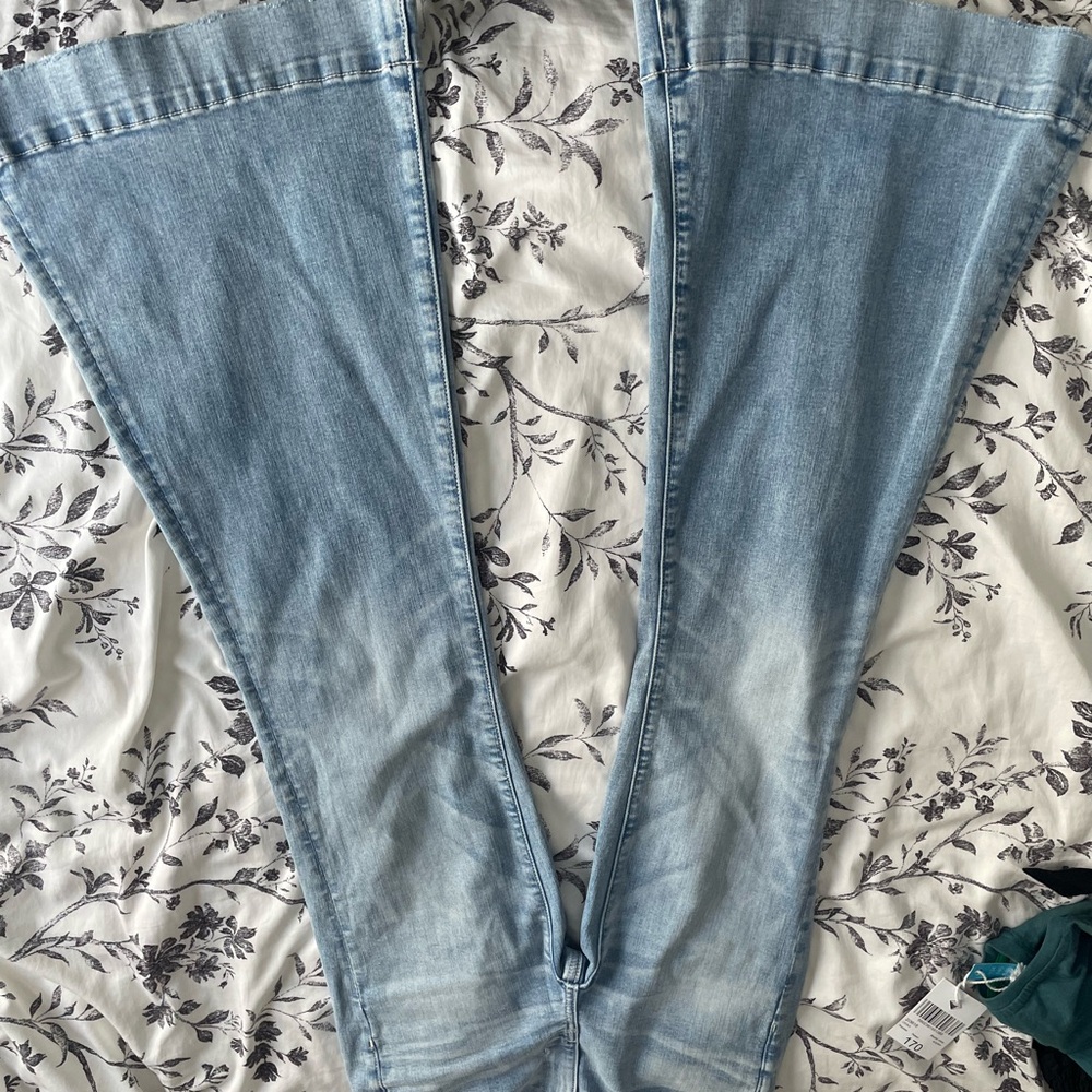 American Eagle Women's Bell-Bottom Jeans